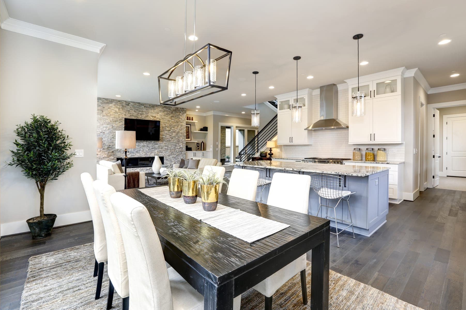 An open-plan kitchen and dining room